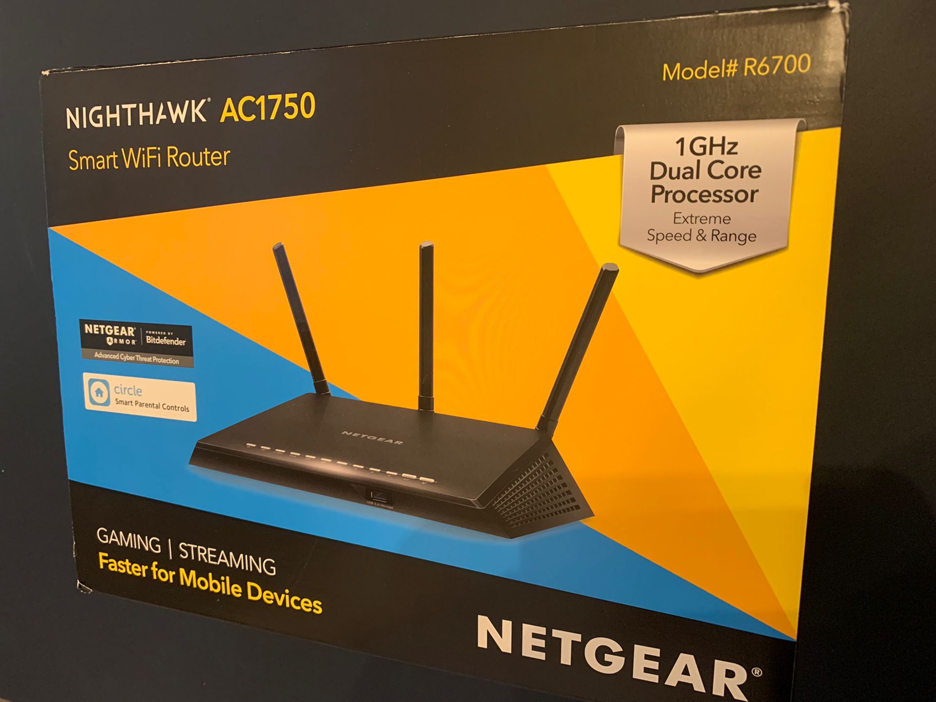 NETGEAR Nighthawk Smart Wi-Fi Router, R6700 - AC1750 Wireless Speed Up to 1750 Mbps | Up to 1500 Sq Ft Coverage