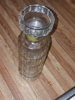 Vintage" straight bourbon liqueur bottle