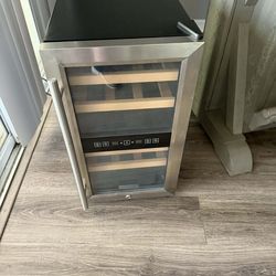 Koldfront Thermoelectric Wine Cooler