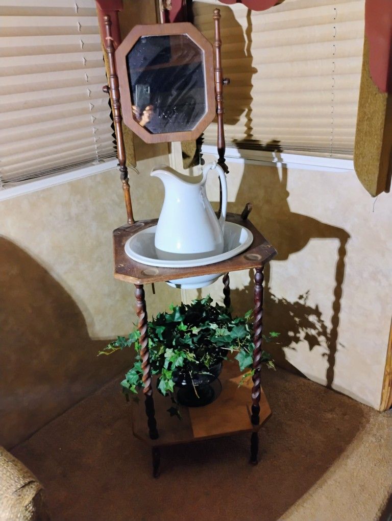 Vintage Wash Basin With Stand