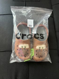Mater Crocs 