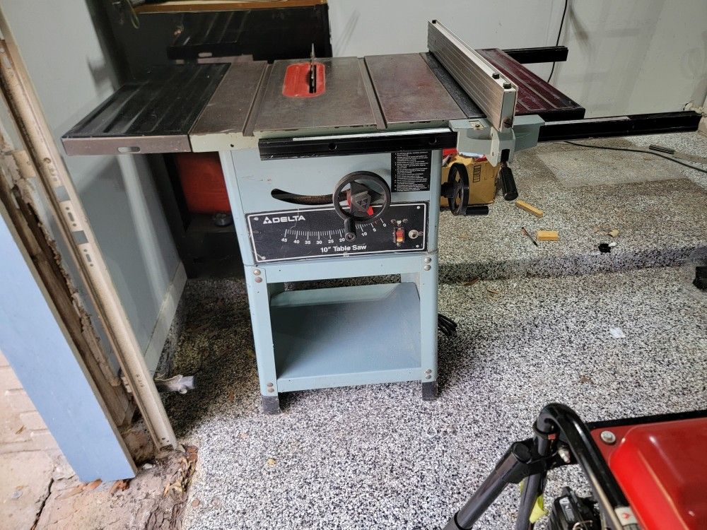 Delta 34-670 10in Woodworking Table Saw w/Riving Knife
