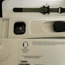 Apple Watch 8th Gen 40mm Bluetooth Black
