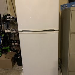 Refrigerator 