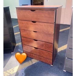 Dresser No Knobs 