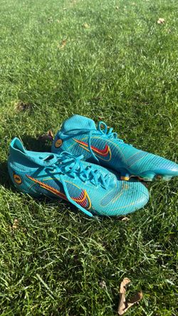 Soccer nike mercurial FLyKNIT. Size 10 men’s