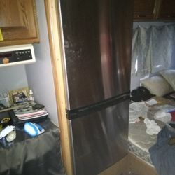 Magic Chef RV Refrigerator Bottom Freezer 
