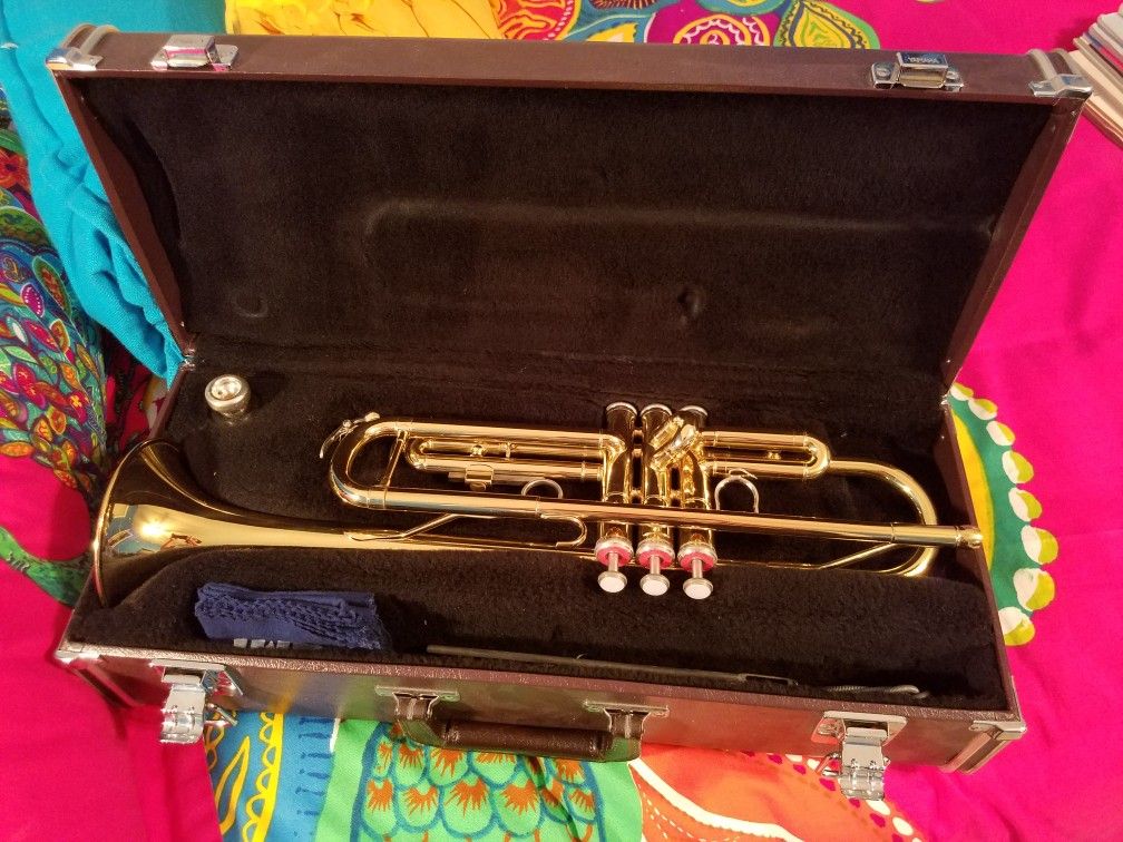 Yamaha YTR-2335 BB Trumpet