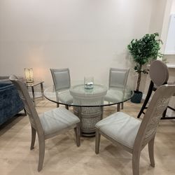 Modern Dining Room Table & Chairs 