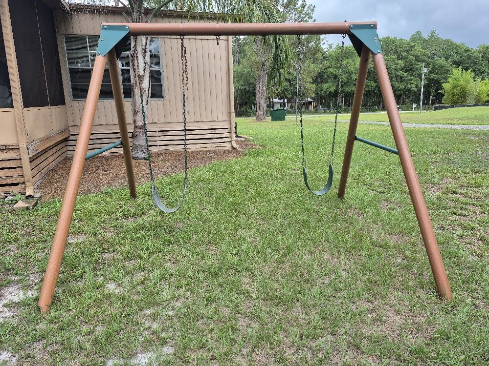 Sturdy Constructed Swing Set
