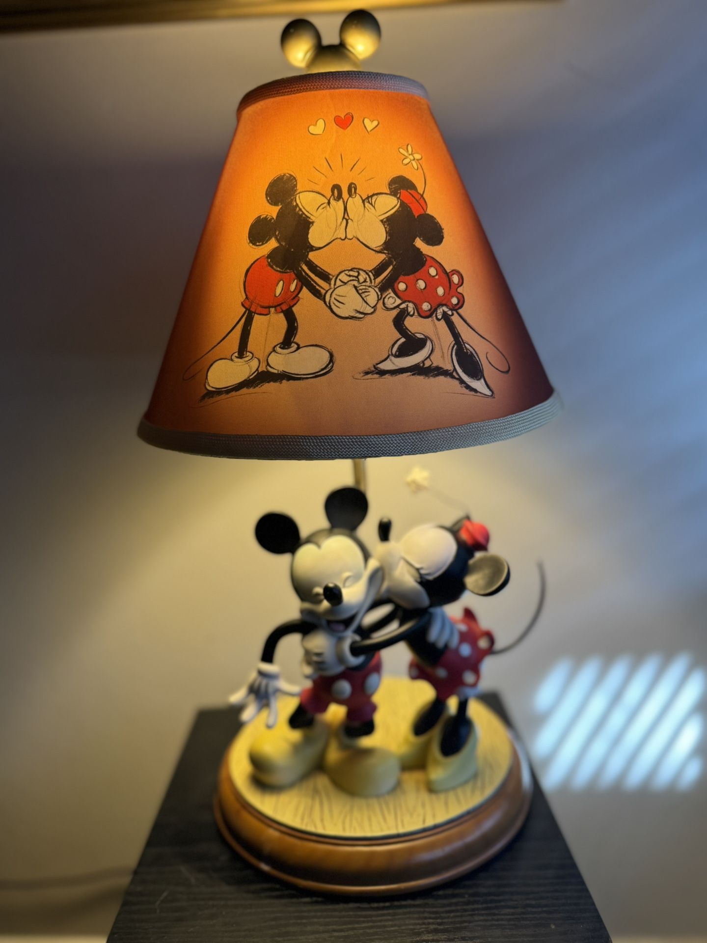 COLLECTOR DISNEY Mickey And Minnie ‘Sweethearts’ Limited Edition Numbered Lamp