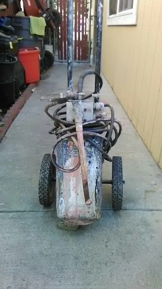 Im selling this airless campbell hausfeld sprayer model s55nxhbt-7224 $60