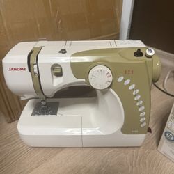 JANOME 3125 FS LIGHTWEIGHT SEWING  W/supplies