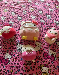 Hello Kitty Twin Bed reversible comforter Set and Squishmallows.