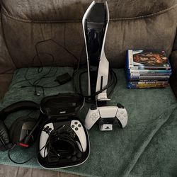Playstation 5 (PS5) Disc version W/ DualSense Edge And Regular controller, PS4 and PS5 games.
