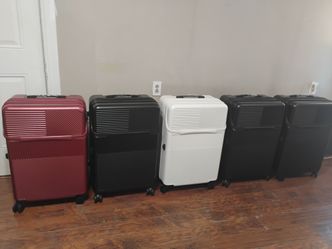 New Hard Shell Spinner Luggage with Laptop Compartment USB Port and cup holder 26 inches $45 each