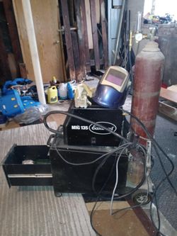 Welder 120V. Full Tank. Cart And Accessories . Ready For Work 
