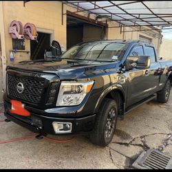 Nissan Titan Pro4X  2018