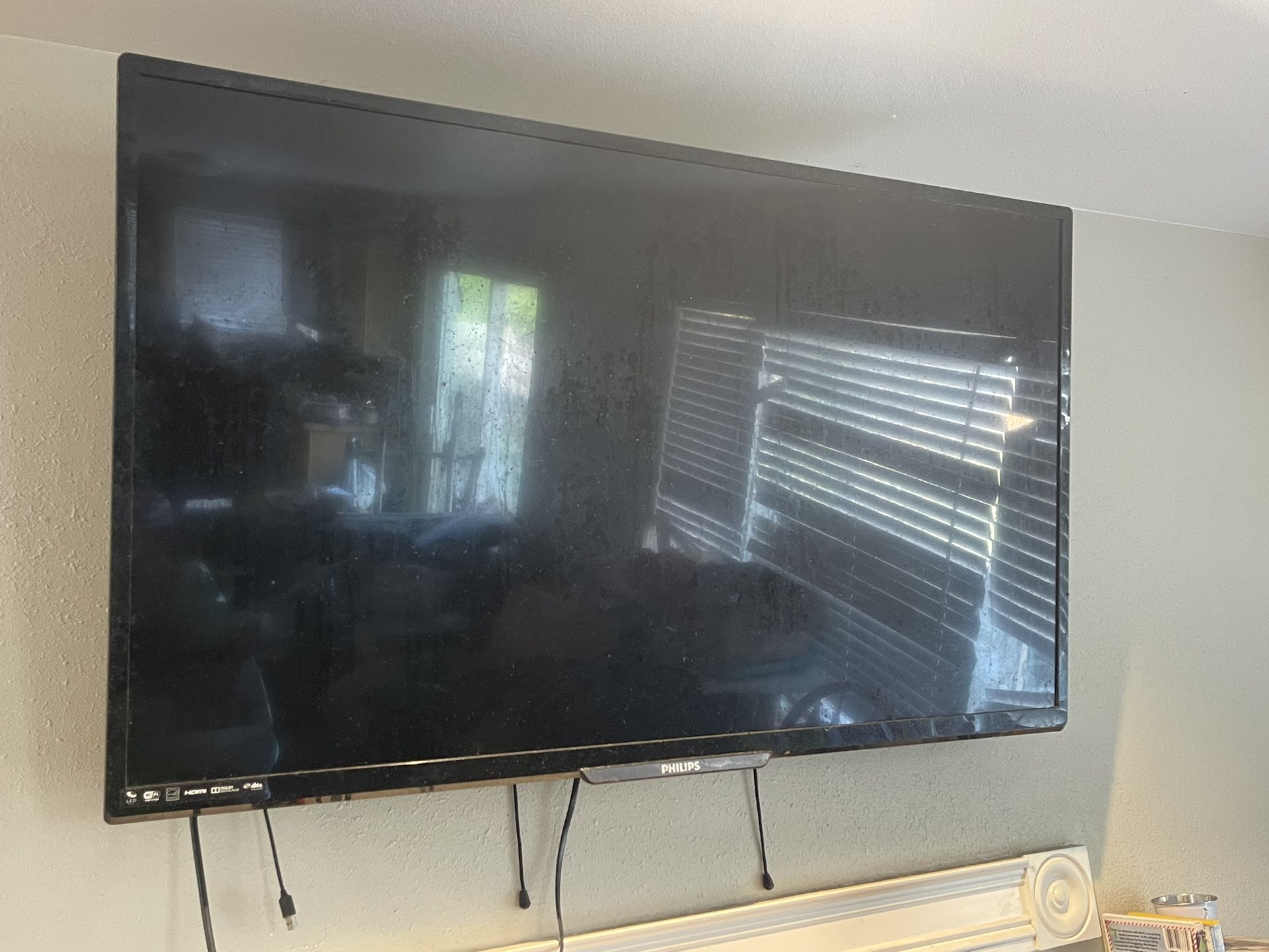 48” Phillips TV