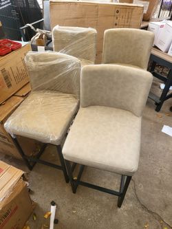 Set of 4 -24in barstools