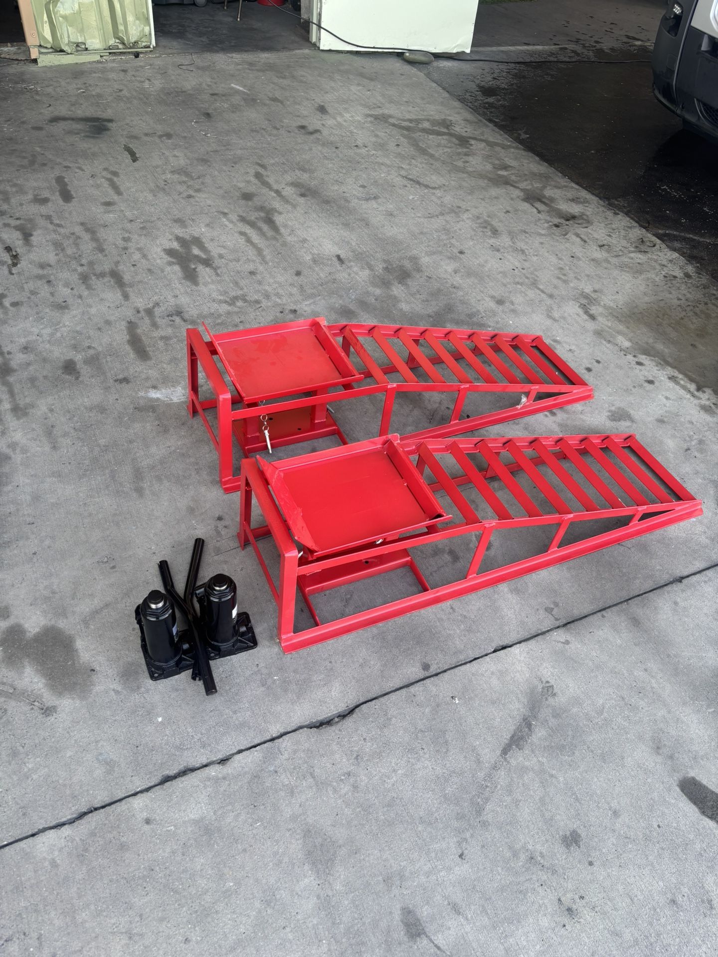 Hydraulic Car Ramps, 10,000 lbs Height 5T Heavy Duty Steel Hydraulic Ramp with Automatic Hydraulic Jack for Home Garage, Vehicle Garage Repair, Packag