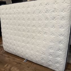 Queen mattress + Box spring