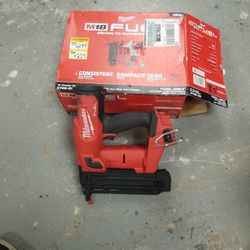 Milwaukee m18 Fuel Brad Nailer 