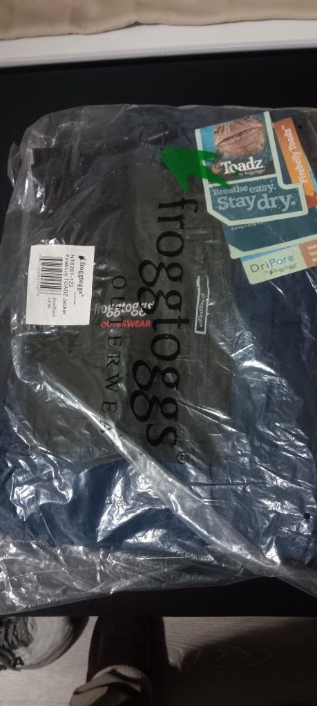 Froggtoggs Jacket Large New