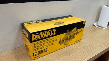 DEWALT DWS535B 7-1/4” WORM DRIVE CIRCULAR SAW WITH ELECTRIC BRAKE.
