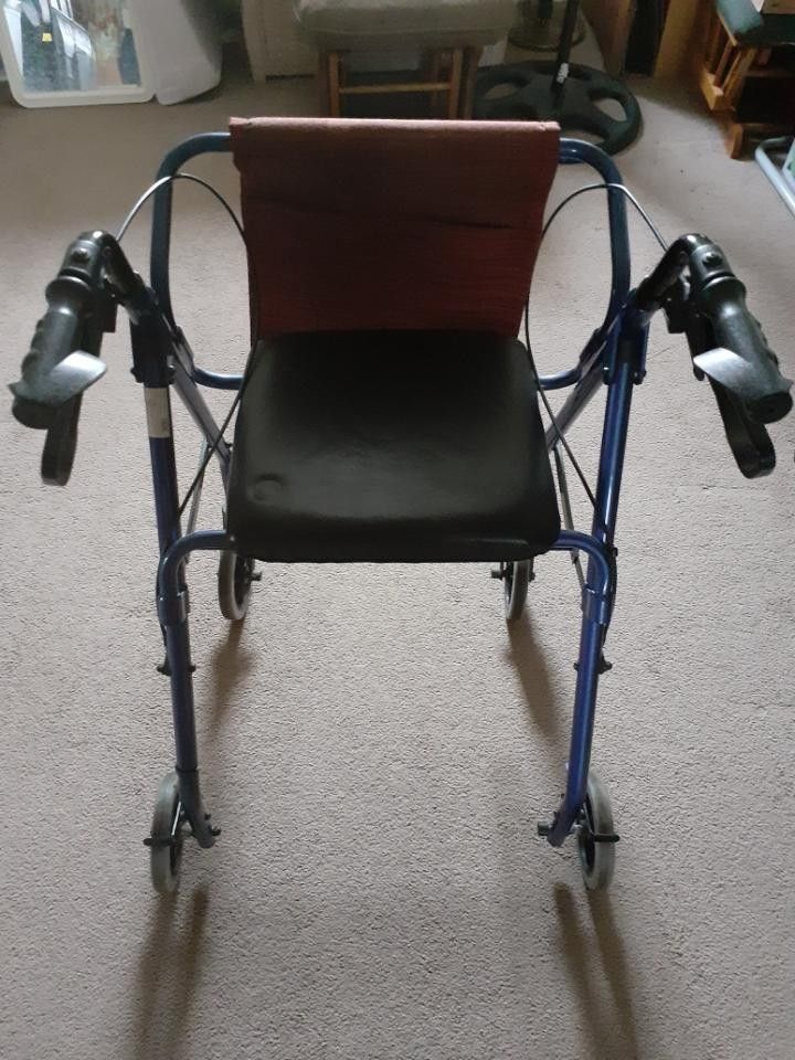 Adult Walker With Seat