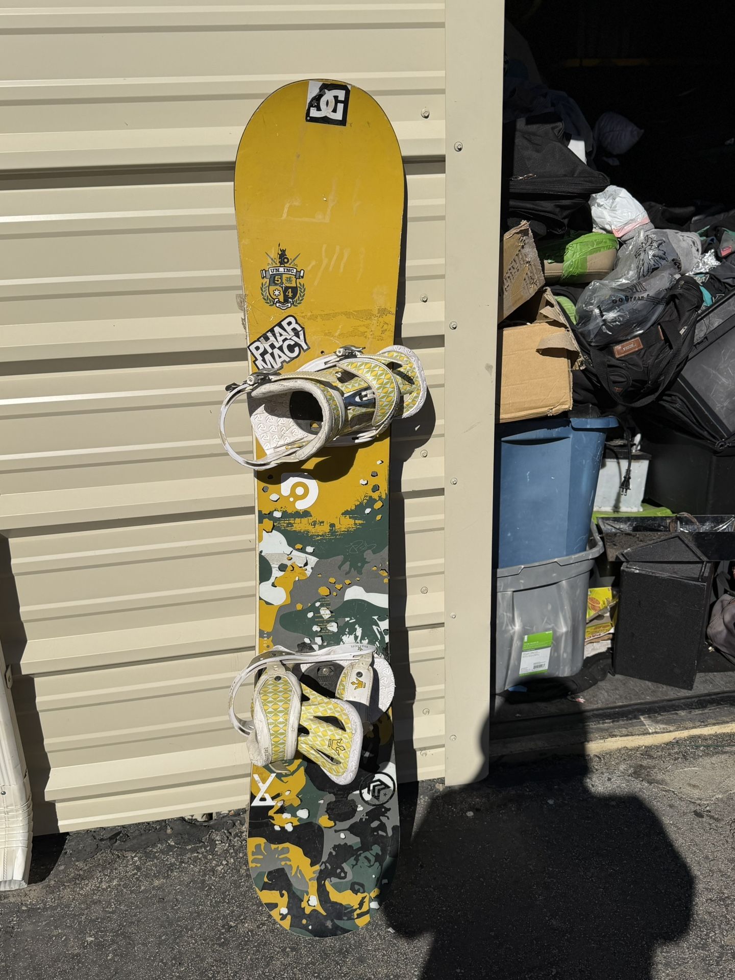Burton Un….inc 154 Snow Board With Burton Cartel Bindings