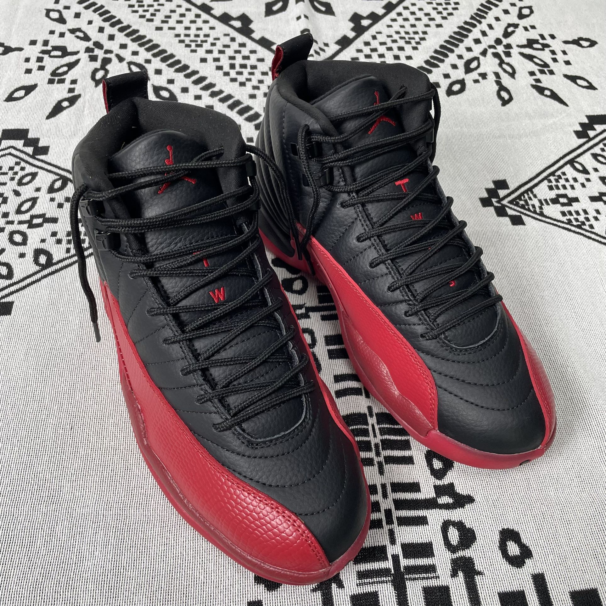 Nike Air Jordan 12 Retro Flu Game 2016