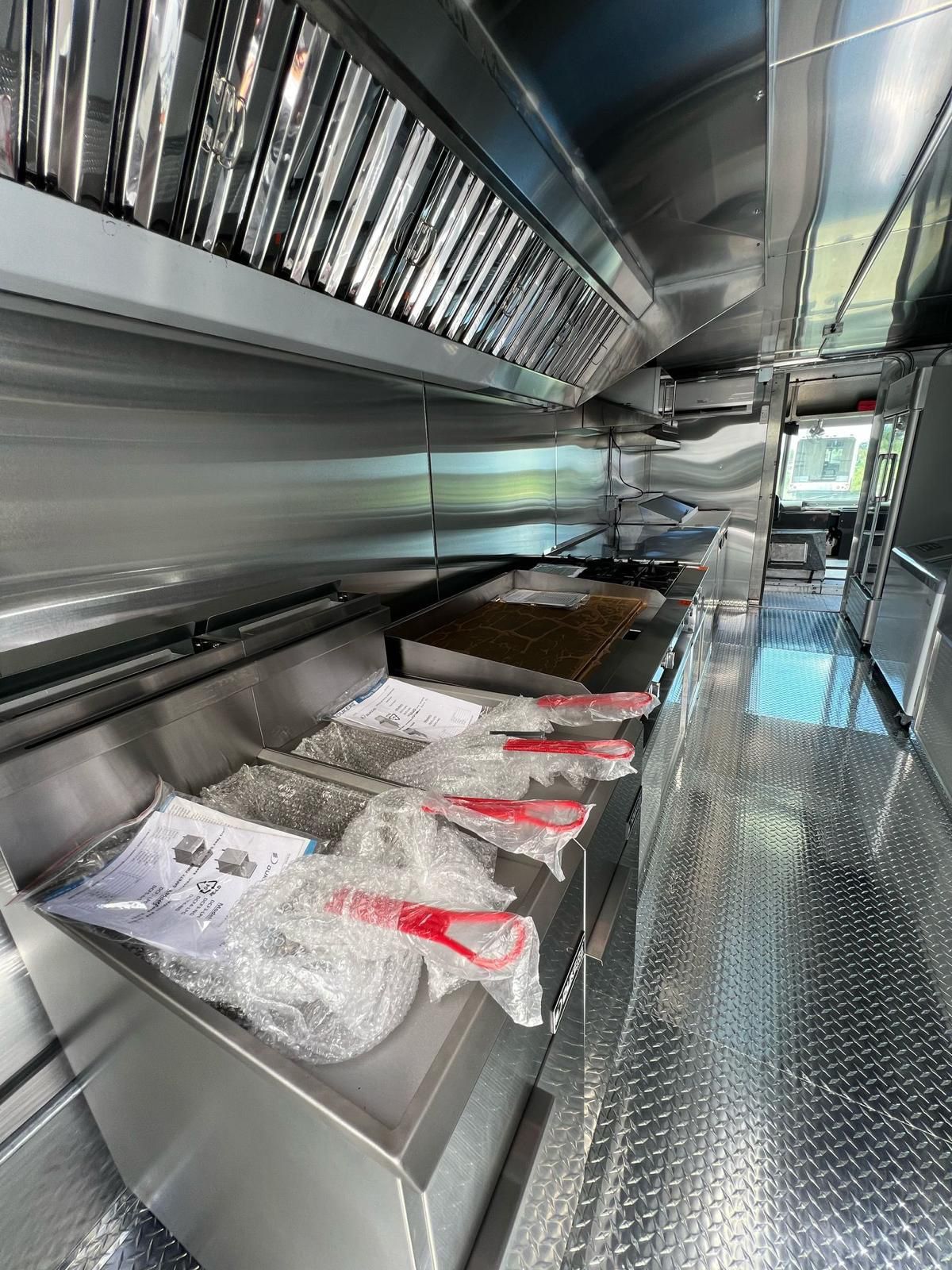 Food Truck For Sale 18 Feet Year 2010