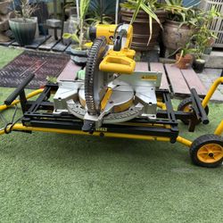 Dewalt Table Saw With Table. 