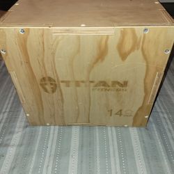  Titan Fitness 3-in-1 Wooden Plyometric Step Box. 