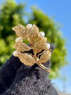 Vintage 14K Gold Pearl Leaf Brooch
