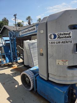 GENIE BOOM LIFT