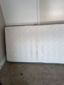 Twin matress