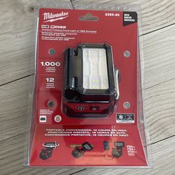 Milwaukee M 18 Rover compact, folding light with USB charging