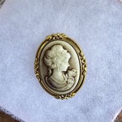 ESTATEFIND  RARE NEW  CAMEO BROOCH A CLASSIC