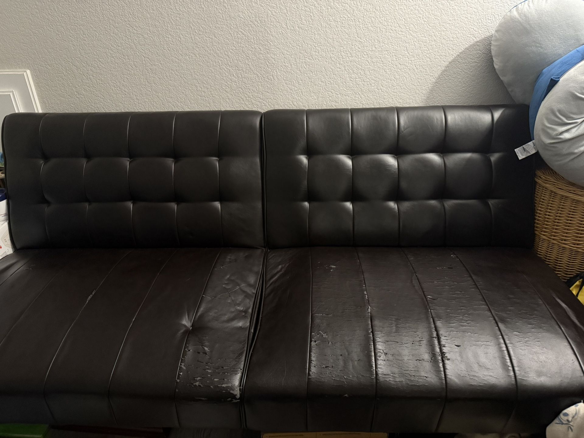 Black Futon