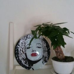 Marilyn Monroe Plate.D 9.75"