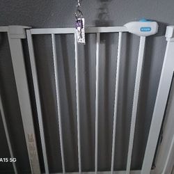 Baby Gate. 