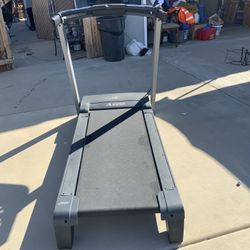  Nordic Track Treadmill. 