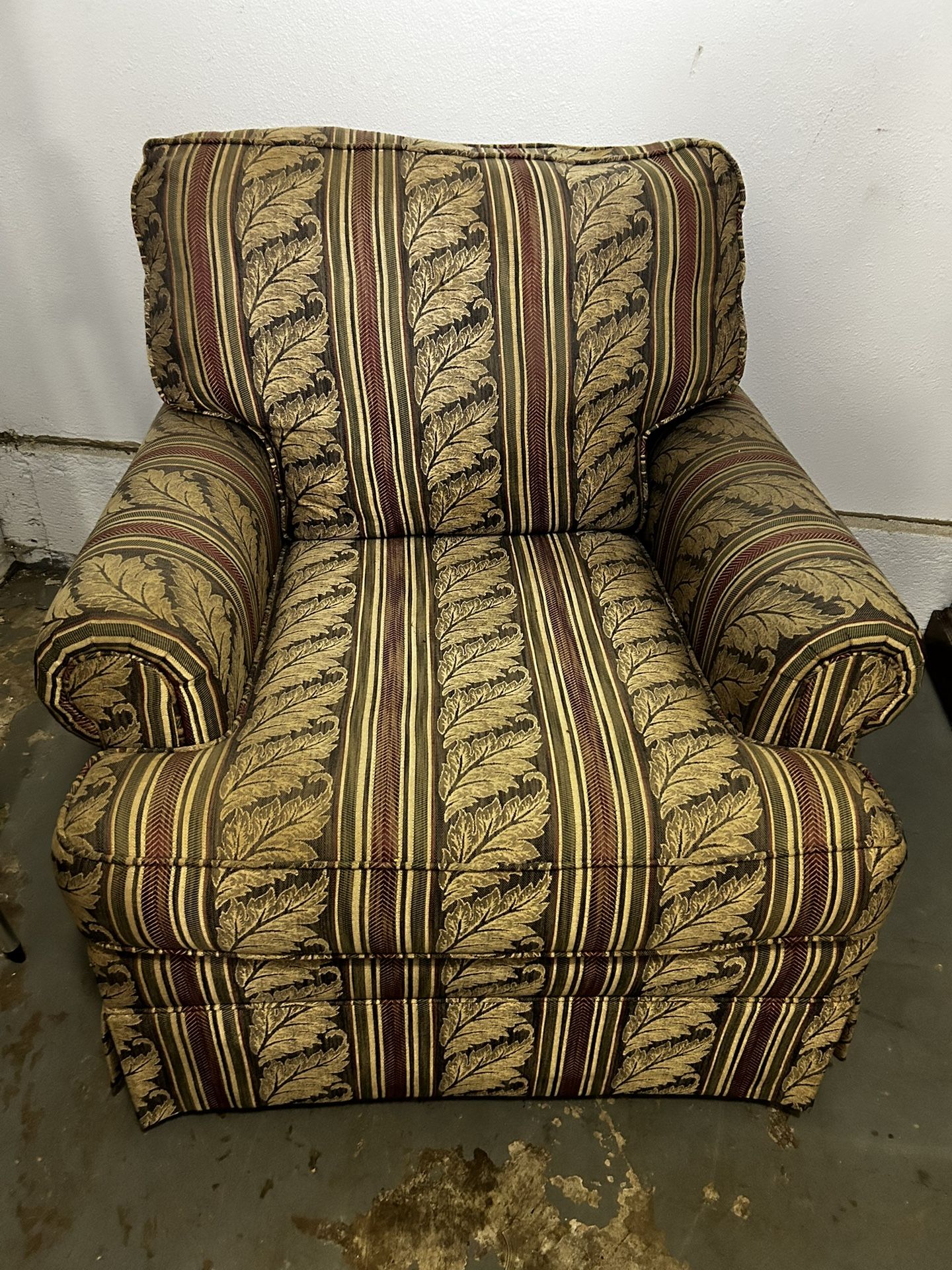 Traditional Roll Arm Accent Chair