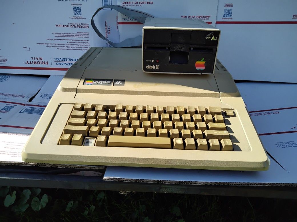 Apple II Computer With Disk Drive RARE Atari-Era Vintage Untested