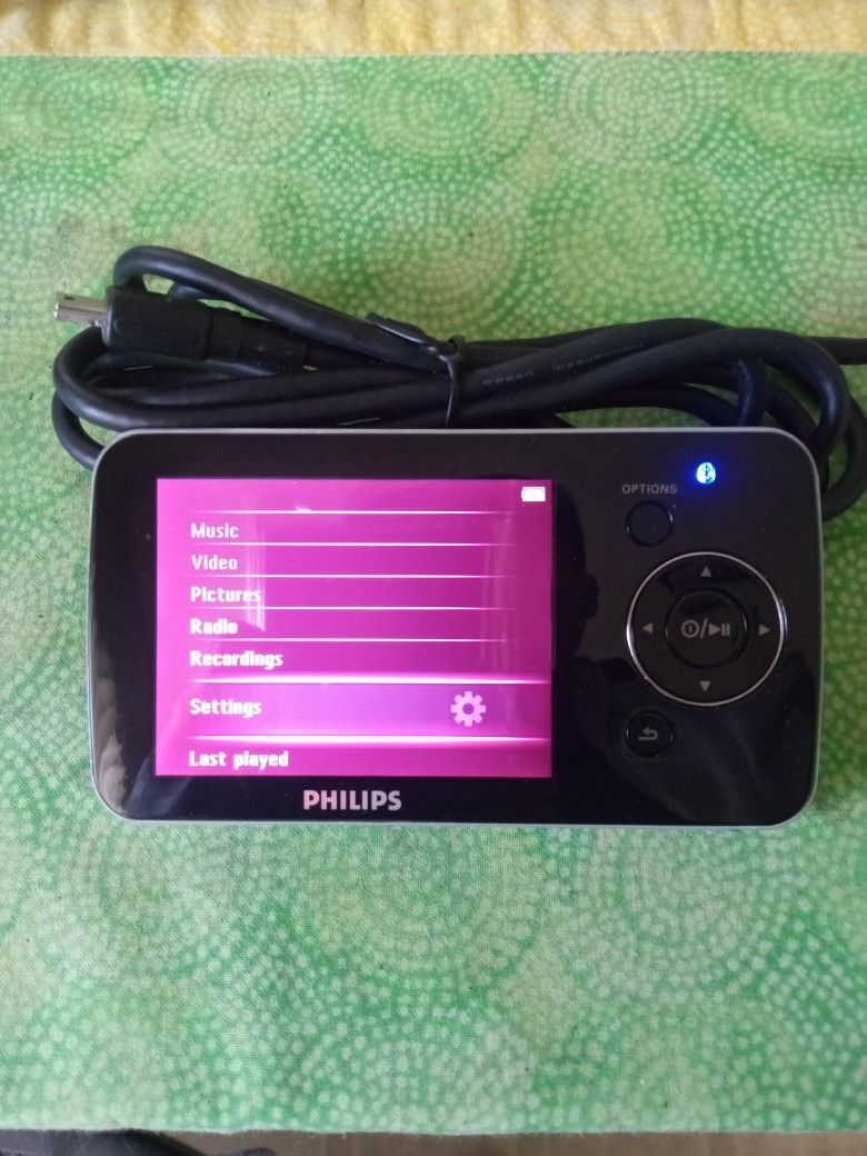 PHILIPS GOGEAR MP3/MP4 8GB MUSIC VIDEO MEDIA PLAYER & EXTRAS WITH BLUETOOTH 