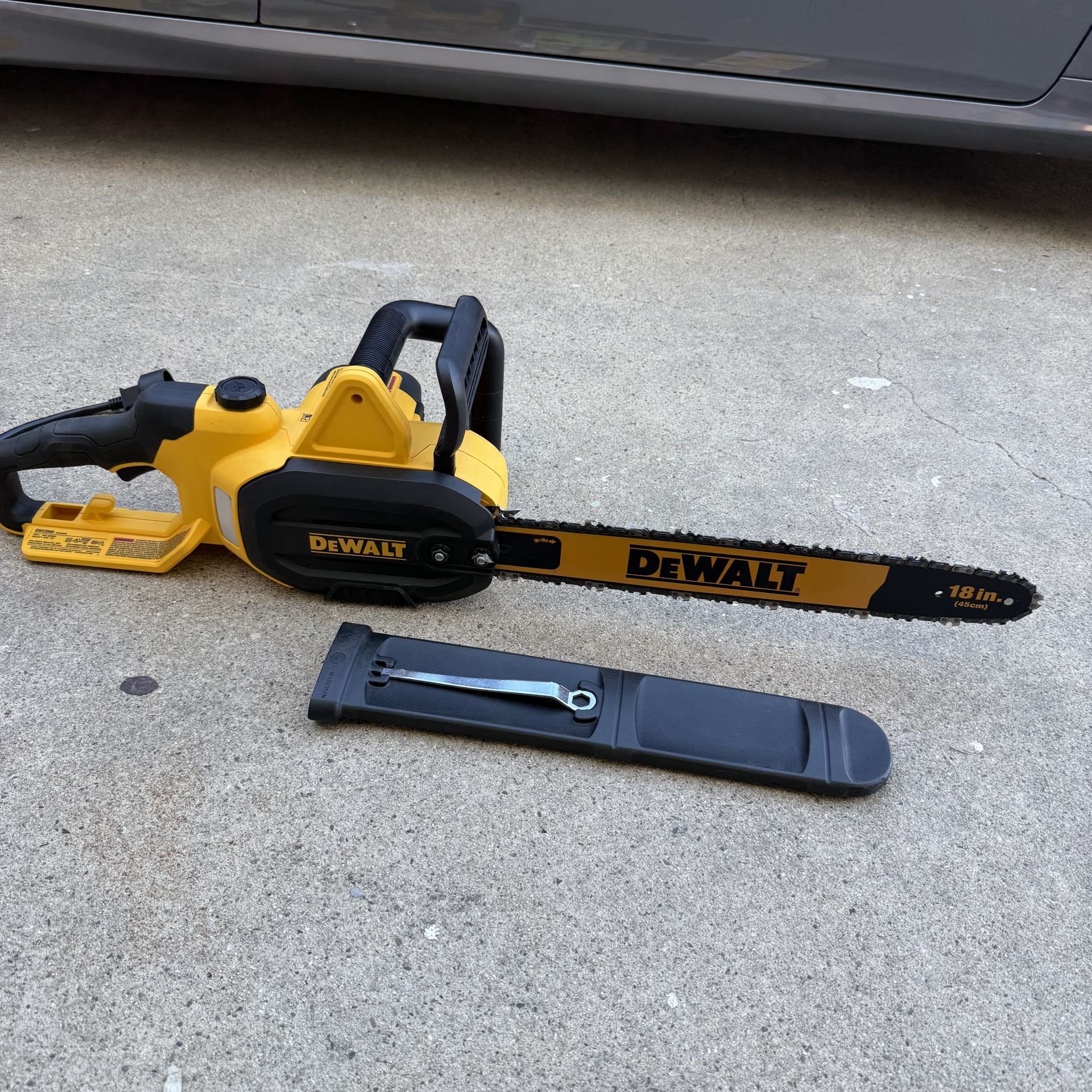 DEWALT 15 AMP 18in Corded Electric Chainsaw