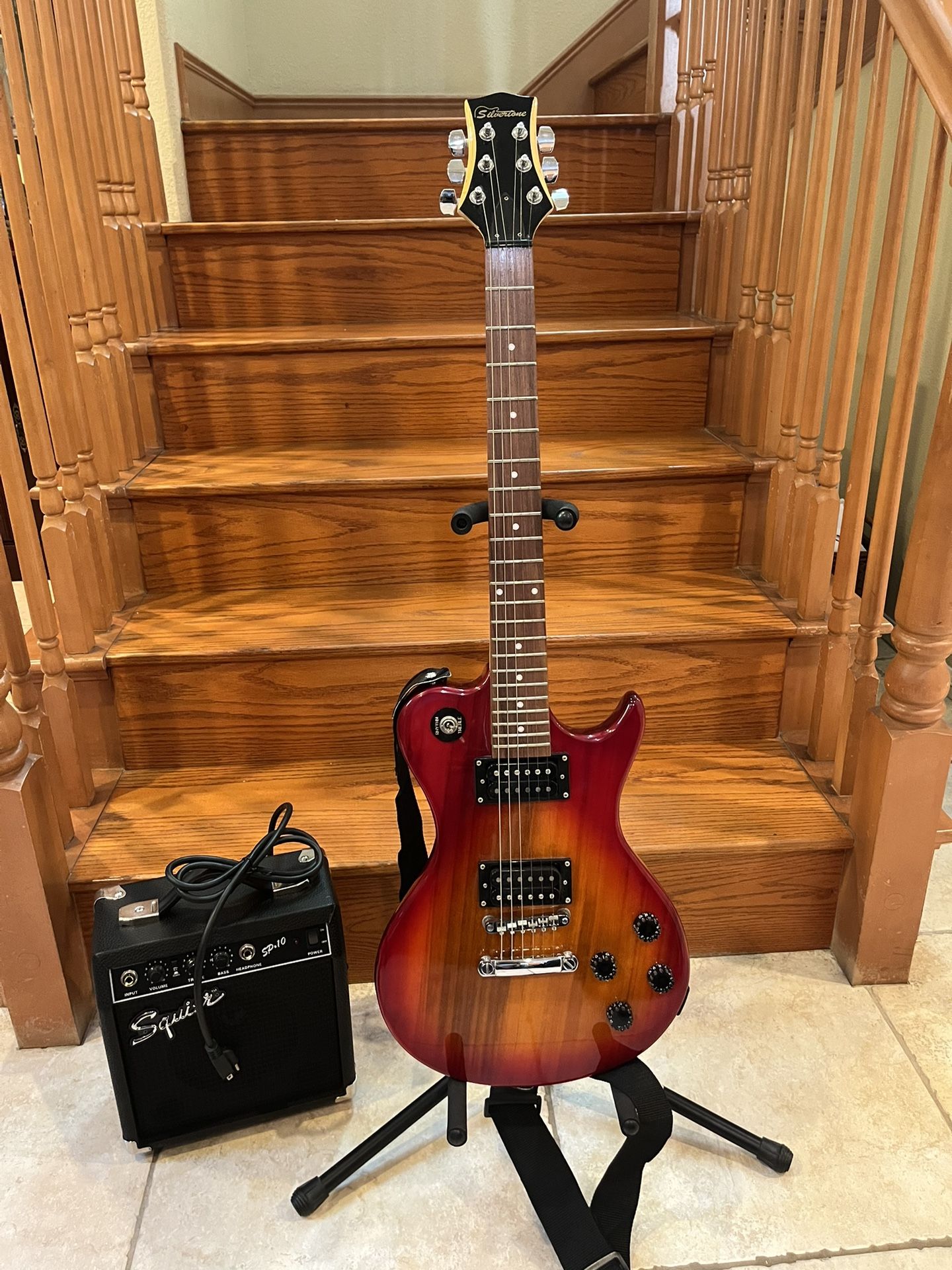 Silvertone Electric Guitar (Mint) W/ Fender Squier SP10 Guitar Amp