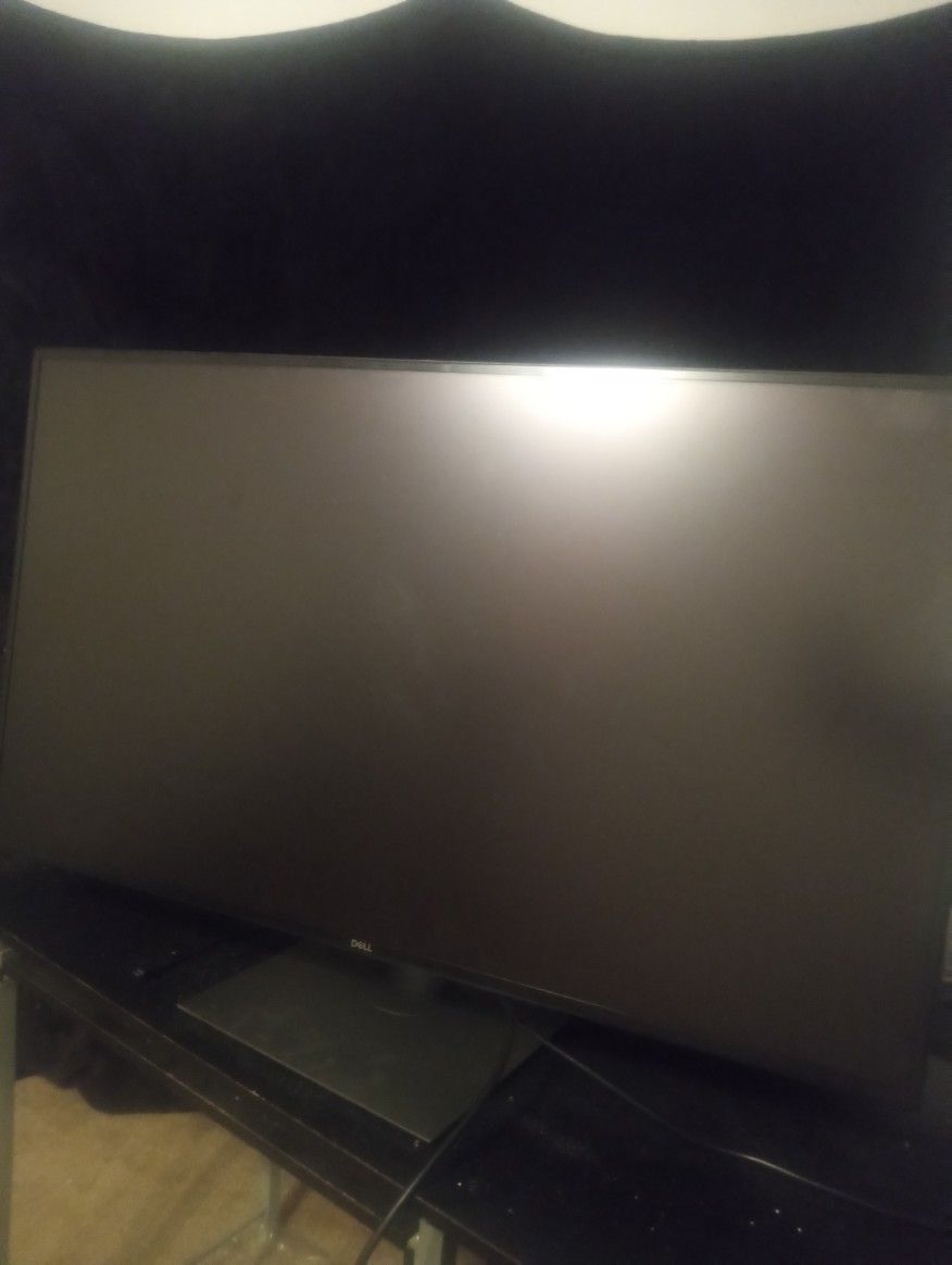 Dell U4320Q 43 Inch 2160p 4K UltraSharp, IPS Thin Bezel Monitor, HDMI, DisplayPort, USB-C, VESA Certified